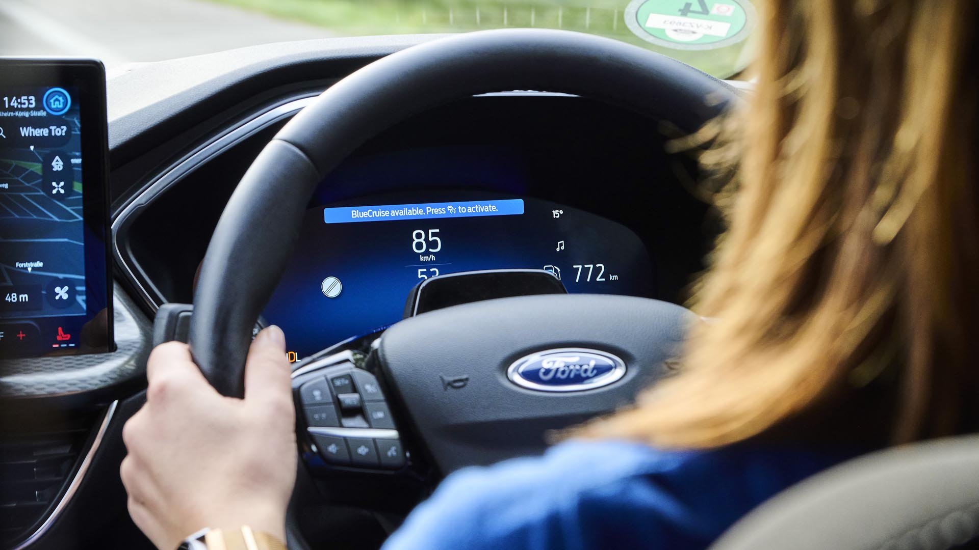 Преди да преминат към шофиране без ръце, колите на Ford потвърждават, че водачът следи пътя с очи