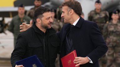 Зеленски и Макрон подписаха за 100 изтребителя "Рафал" (снимки/видео)