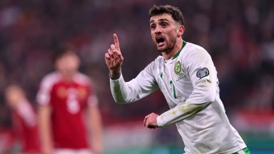 След драмата в Будапеща: Летище на име на героя и песни от треньора на унгарския шампион