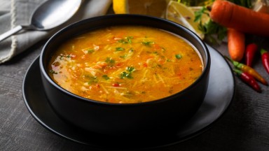 Чорба шахрие, или пилешка зеленчукова супа с фиде