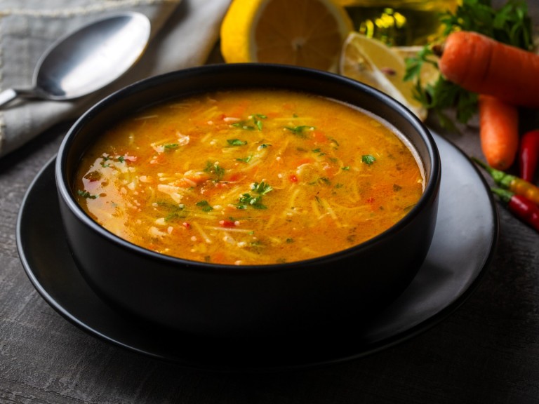 Чорба шахрие, или пилешка зеленчукова супа с фиде