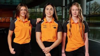 По стъпките на баща си: Дъщерята на Мика Хакинен вече е пилот на "Макларън"