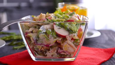 За мезе: Салата с репички, целина и майонезен сос