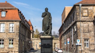 Той пръв употребява израза "мирова скръб"