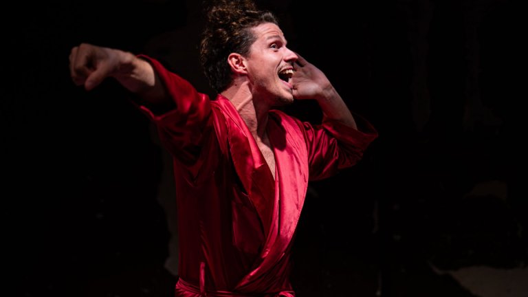 Моноспектакълът "Кученцето се засмя" на SPAM Studios - на фестивала "Млад отворен театър" в Скопие