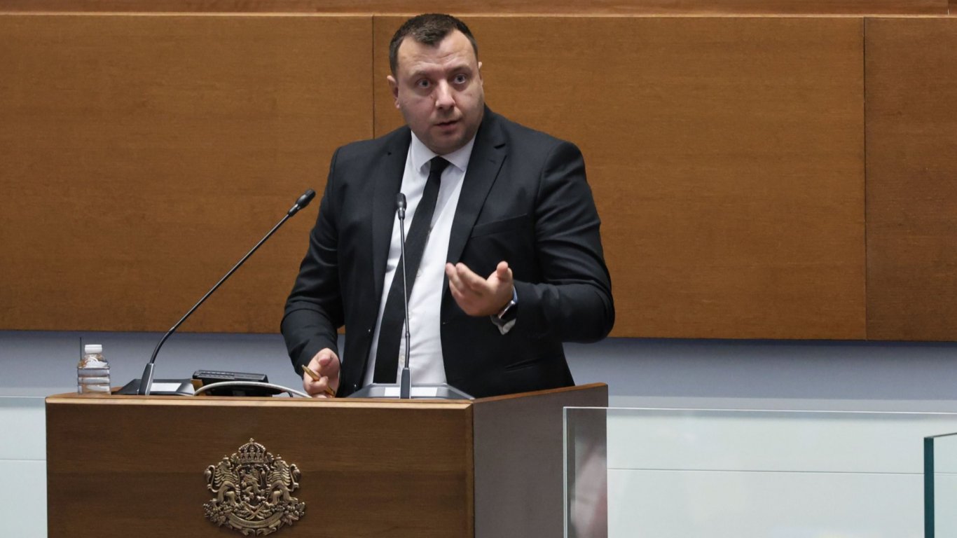 "Възраждане" внесе проект за решение за прекратяване на споразумението с Украйна