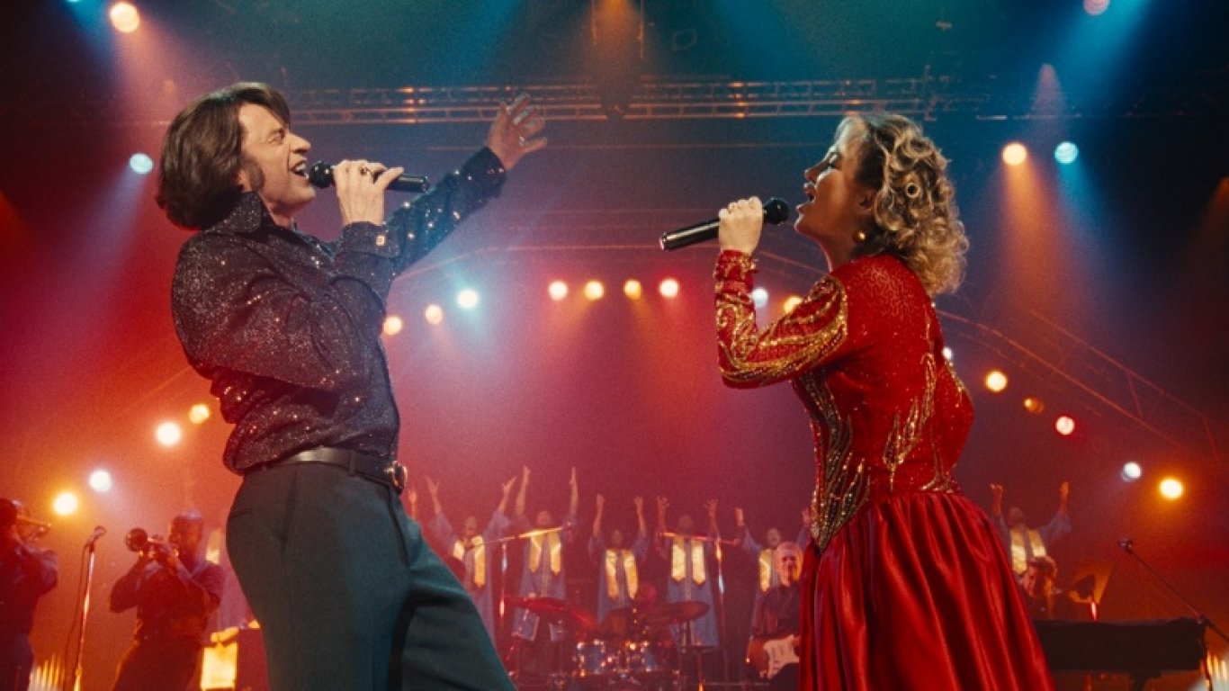 Хю Джакман и Кейт Хъдсън огласят кината със "Song Sung Blue" през декември