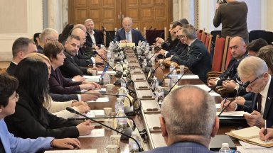 Приеха на първо четене в комисия законопроекта на бюджета за образование и наука за близо €3 млрд.