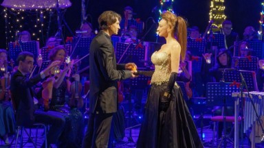 Деси Тенекеджиева и маестро Камдажалов продължават любовната магия с Коледната си приказка