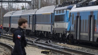 42 души са ранени при сблъсък на два влака в Чехия (видео)