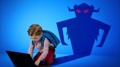 Гледайте на живо в Dir.bg: Как да защитим младежите и децата в интернет?