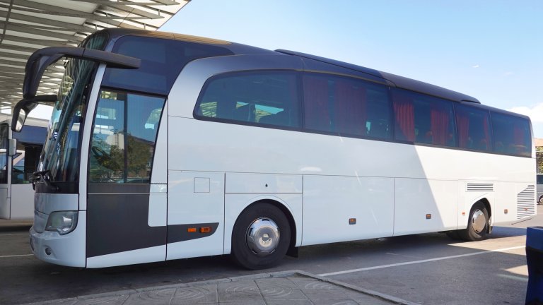 Автобусните превозвачи настояват за компенсации от държавата