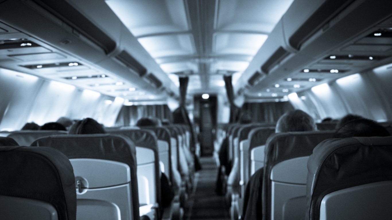 Коя е авиокомпанията с най-добра икономична класа? (видео)