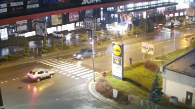 Кола помете трудноподвижен пешеходец в Драгалевци (видео 18+)