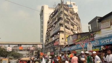 Паника и рухнали постройки: 5,7 по Рихтер разтърси Бангладеш, усетиха го и в Индия