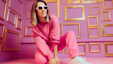 Ужасно удобните: как градът се влюби в дрехите, които приличат на пижама (и защо никой не съжалява)