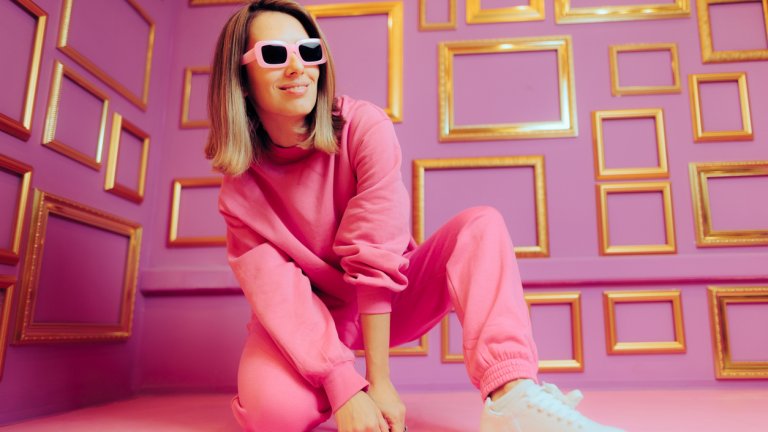 Ужасно удобните: Kак градът се влюби в дрехите, които приличат на пижама (и защо никой не съжалява)