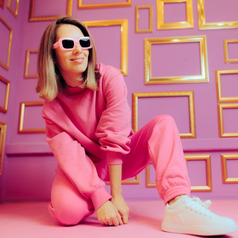 Ужасно удобните: Kак градът се влюби в дрехите, които приличат на пижама (и защо никой не съжалява)