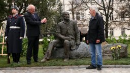 Откриха тържествено паметник на Захарий Стоянов в центъра на София