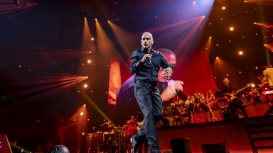 Пет месеца преди концерта си в София, Ерос Рамоцоти с премиера на нов албум