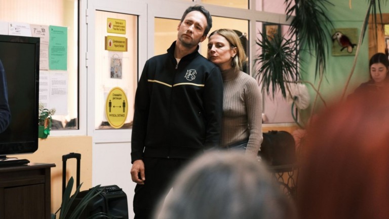 Актьорите на Народния играха "Глембаеви" в дом за възрастни хора