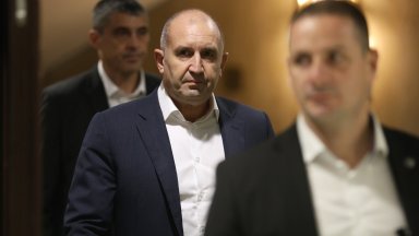 Радев: Пеевски и Борисов демонтират държавата