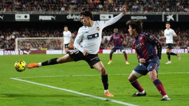 Задна ножица реши валенсианското дерби, "прилепите" се отдалечиха от дъното