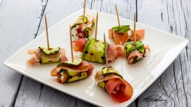 Хапки от тиквички, прошуто крудо и сирене