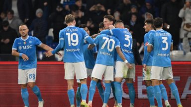 Шеметна първа част изстреля Наполи на върха в Серия "А"