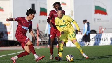 Новият треньор на Лудогорец започна с победа в кална баня в "Надежда"