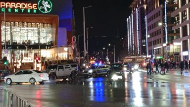 Верижна катастрофа пред столичен мол (видео)