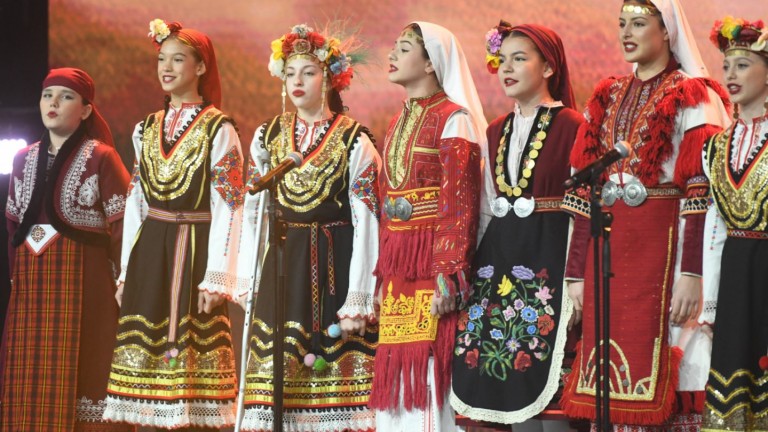 Огън, "Жарава“ и една хлебарка по масата на журито в "България търси талант“