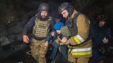 Масирана атака с дронове срещу Харков взе жертви и рани деца (снимки)