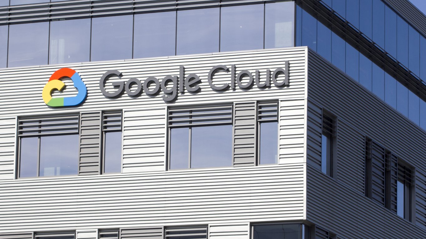 НАТО и Google Cloud подписаха договор за милиони за суверенен облак с ИИ