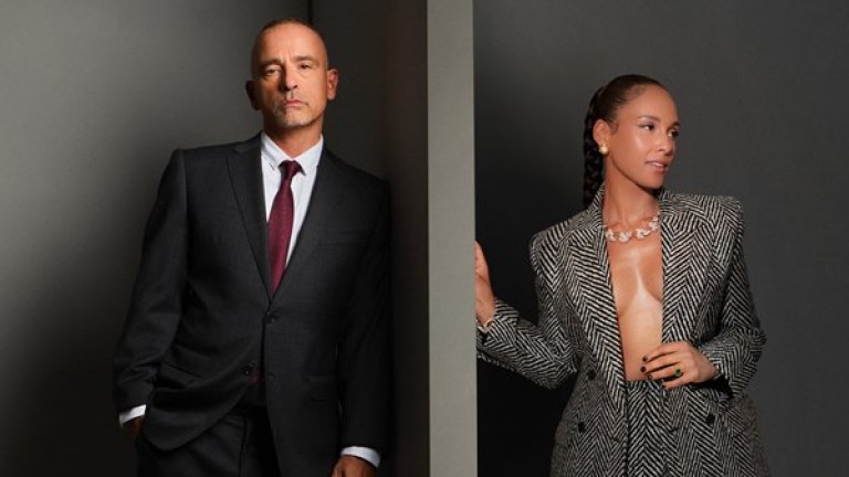 Ерос Рамацоти разказва "Една важна история" в нов двуезичен албум 