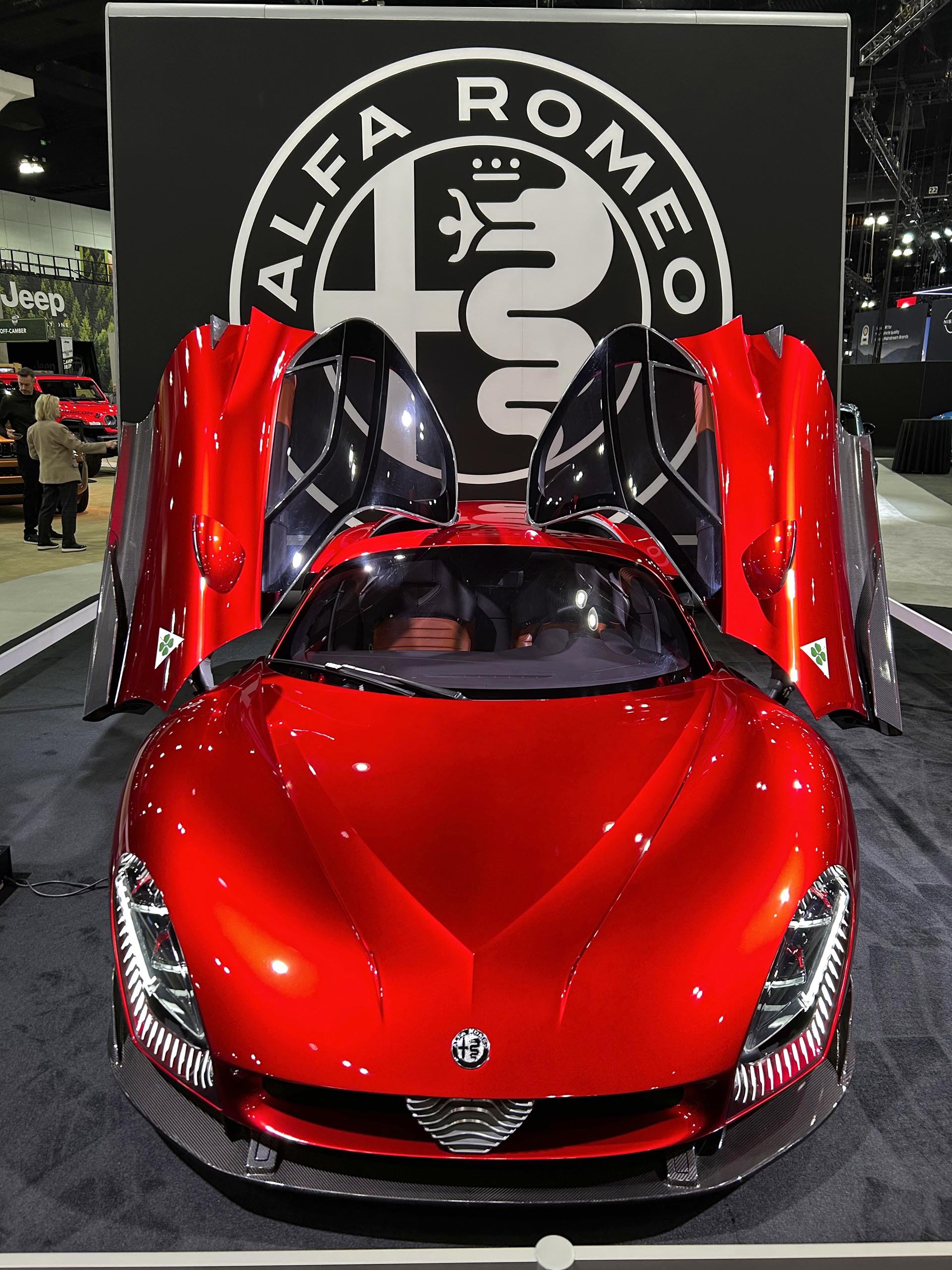 Звездата на автосалона в Лос Анджелис е ексклузивната Alfa Romeo 33 Stradale 
