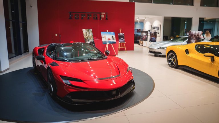 „Ауто Италия“ откри благотворителна фотоизложба с модели на Ferrari и Maserati