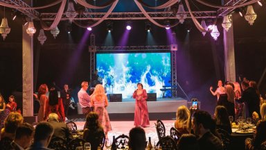 "Благодарим ви, че ви има" - 300 лекари пяха и танцуваха с Йорданка Христова