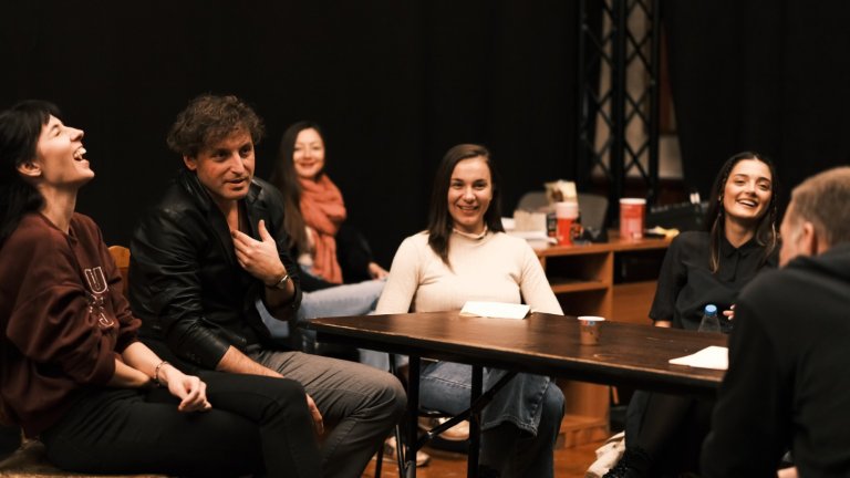 Йерней Лоренци избира персонажи за "Физика на тъгата" в Народния театър сред 41 актьори