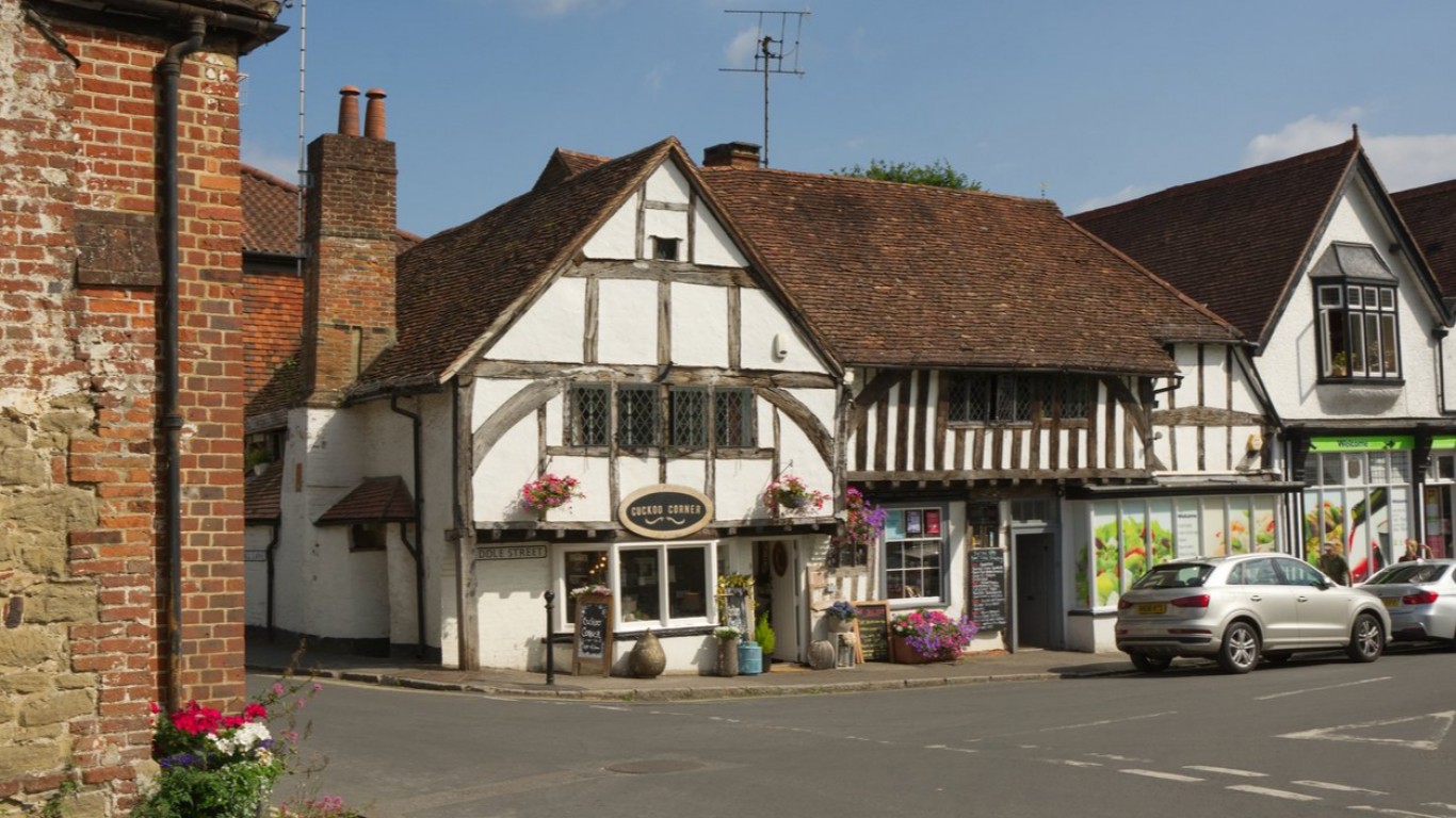 Къде се намират китните селца, вдъхновили филма "Ваканцията"?