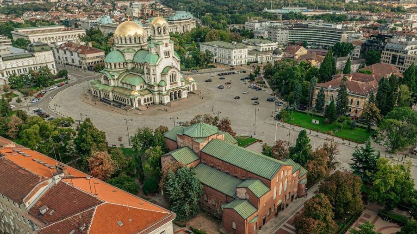 Столична община поиска от НС да отмени специалния режим на площада пред "Ал. Невски"