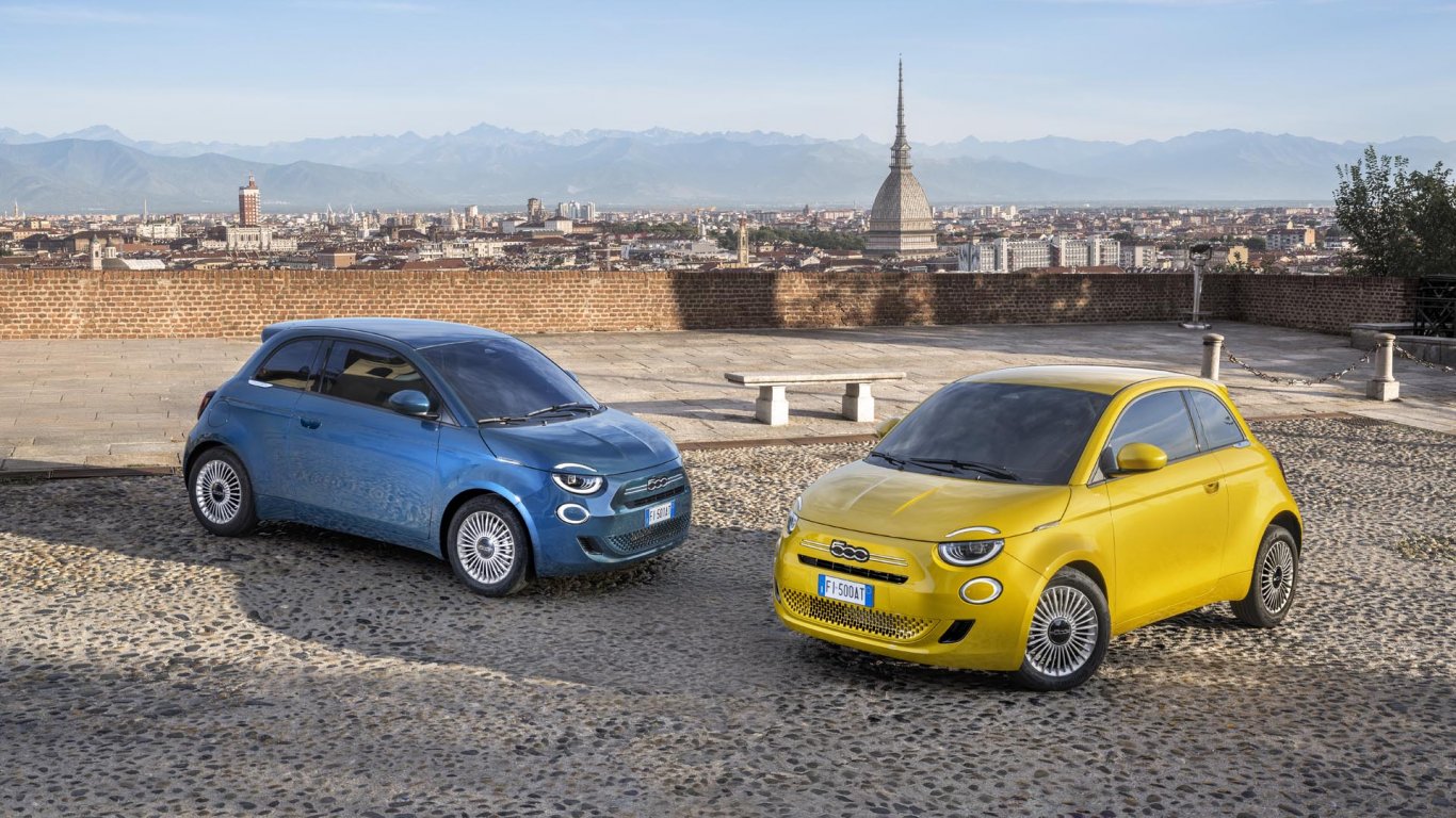 Новият FIAT 500 Hybrid се предлага като хечбек, с 3+1 врати и кабриолет