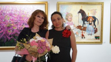 Галерия Ларго представя том втори на книгата на Лора Маринова  "Паметна плоча"