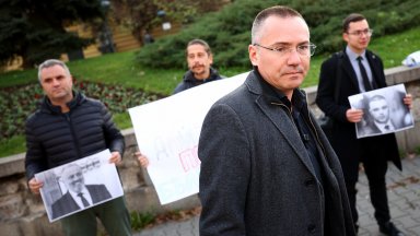 ВМРО протестира пред парламента след нападението над Владимир Перев в Скопие