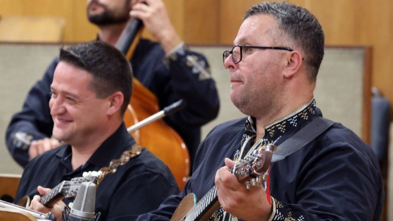 Музиката на различните общности в България в "На една длан под едно слънце" с Оркестъра за народна музика на БНР