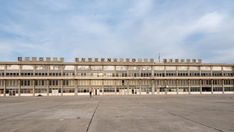 Призрачното летище на Никозия замръзнало във времето