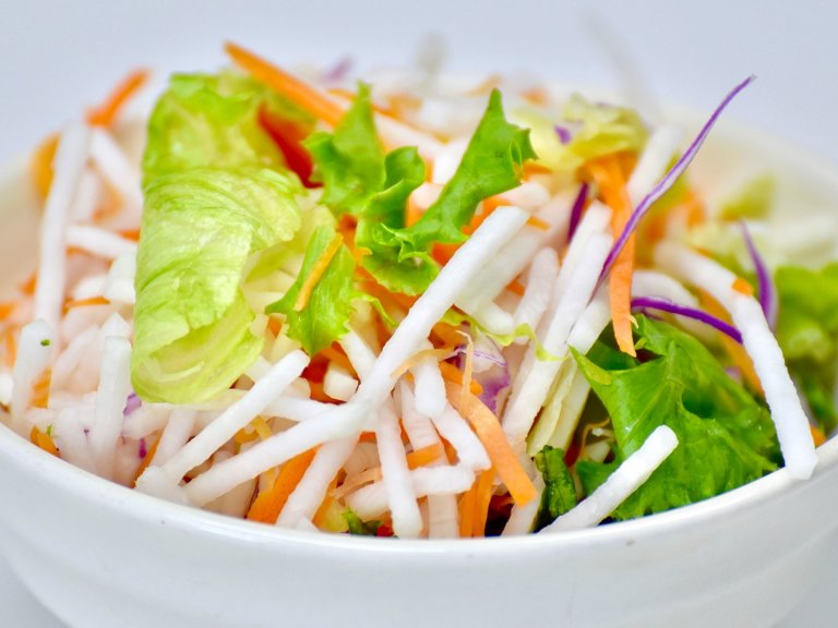 За здраве или за мезе: Свежа салата от дайкон и моркови