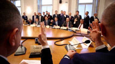 След блокаж и скандали по-високите осигуровки минаха и на второ четене в бюджетната комисия