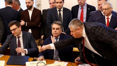 Скандали блокират бюджета в НС