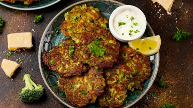 Набързо: Кюфтета от кайма и броколи